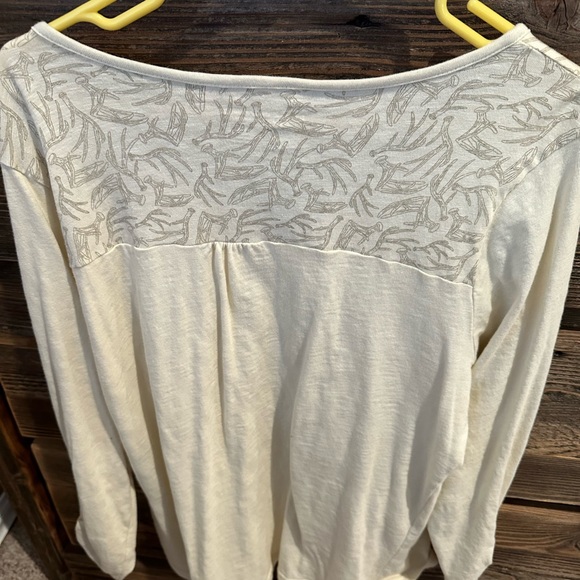 Legendary Whitetails XXL cream colored top with antler design - NWOT - Picture 4 of 10